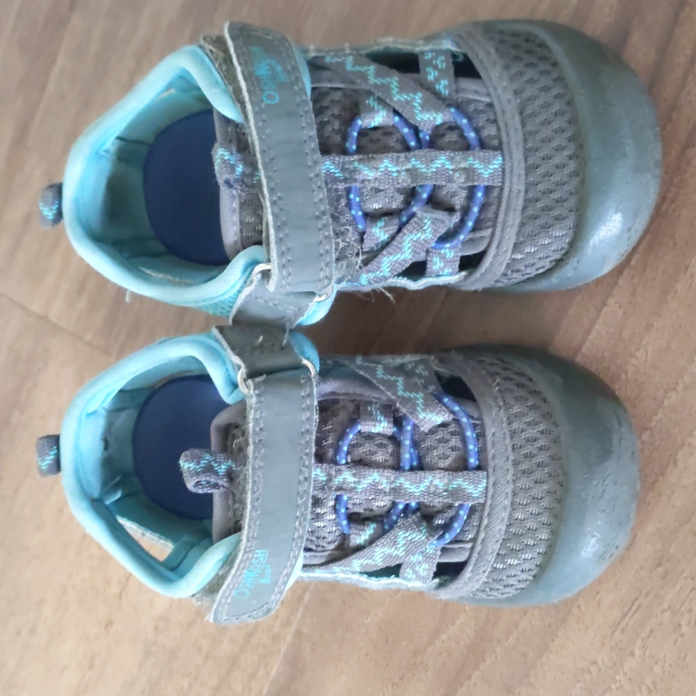 Toddler Oshkosh sandal size 6